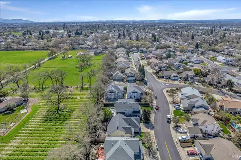View/Area - 8814 Holly Leaf Dr, Windsor, CA 95492 photo 4 of 6