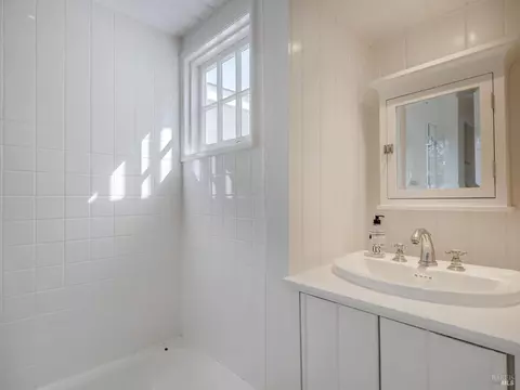 Bath - 15 Madera Way, Mill Valley, CA 94941 photo 3 of 4