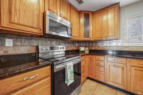 1102 Tanglewood Dr, Fairfield, CA 94533 photo 2