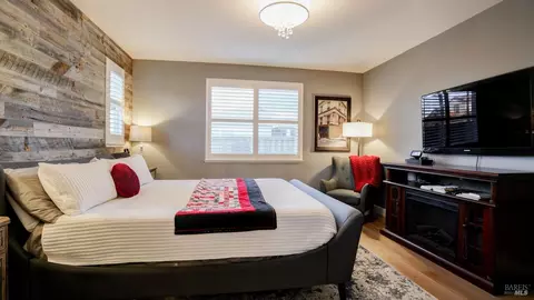 Bedroom - 7048 Cardinal Ct, Vacaville, CA 95687 photo 5 of 6