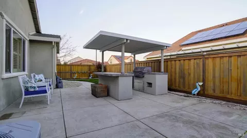 Exterior - 7048 Cardinal Ct, Vacaville, CA 95687 photo 5 of 8