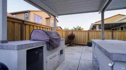 Exterior - 7048 Cardinal Ct, Vacaville, CA 95687 photo 7 of 8