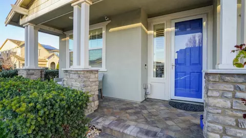 Exterior - 7048 Cardinal Ct, Vacaville, CA 95687 photo 4 of 8