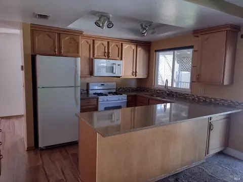 692 Hamilton Dr, Vacaville, CA 95687 photo 3