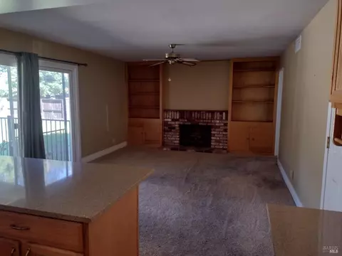 692 Hamilton Dr, Vacaville, CA 95687 photo 4