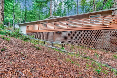 2255 Buckeye Dr, Willits, CA 95490