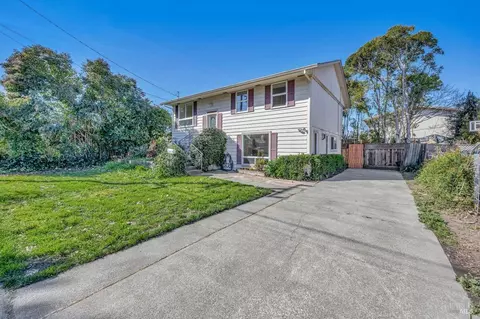 430 Santa Barbara Dr, Rohnert Park, CA 94928