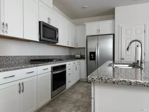 512 Marathon Dr, Oakley, CA 94561