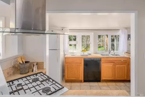Kitchen - 950 Boyes Blvd, Sonoma, CA 95476 photo 2 of 4