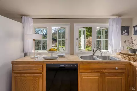 Kitchen - 950 Boyes Blvd, Sonoma, CA 95476 photo 4 of 4