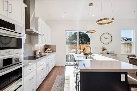 56 Riverbend Ln, Petaluma, CA 94952