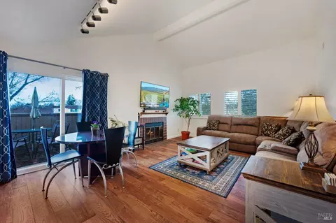 2656 Westberry Dr, Santa Rosa, CA 95403