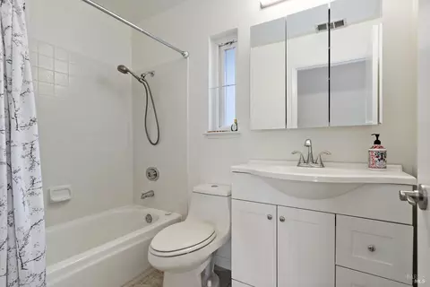 Bath - 271 Windjammer Dr, Vallejo, CA 94591 photo 4 of 4