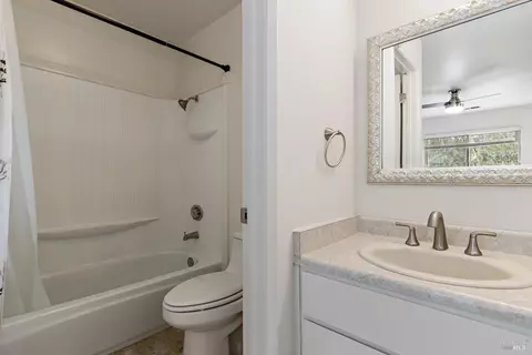 Bath - 271 Windjammer Dr, Vallejo, CA 94591 photo 1 of 4