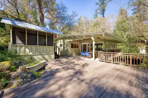 8 Hahn Rd, Cazadero, CA 95421