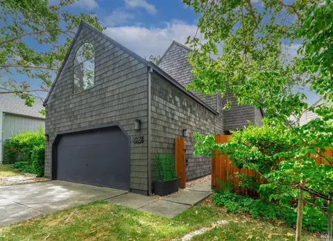 596 March Ave, Healdsburg, CA 95448 photo 2