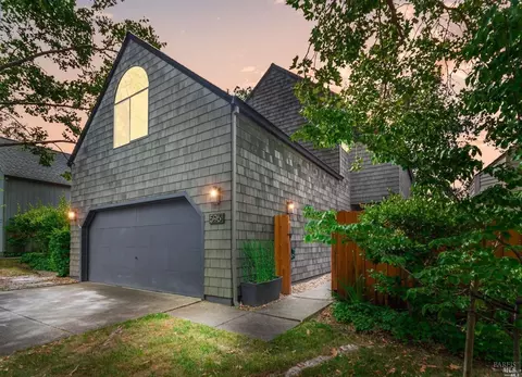 596 March Ave, Healdsburg, CA 95448