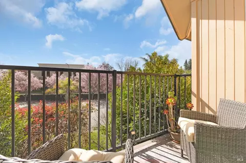 200 Foss Creek Cir #B, Healdsburg, CA 95448