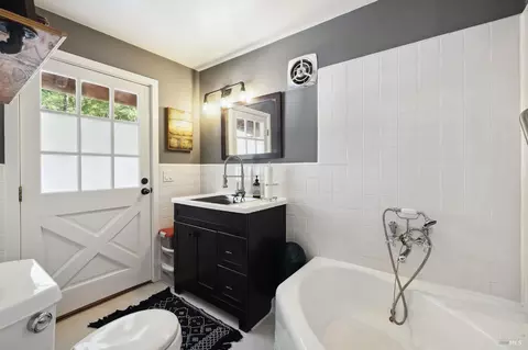 Bath - 6401 Lucas Valley Rd, Nicasio, CA 94946 photo 5 of 8