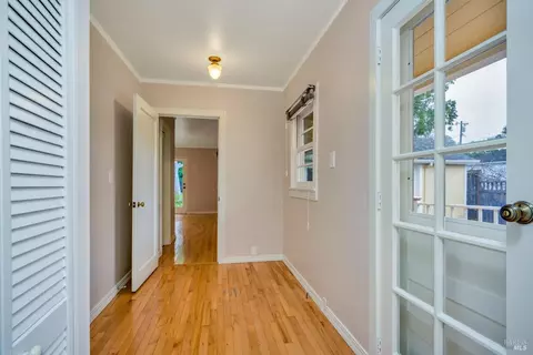 Entry Way - 1007 Mountain View Ave, Petaluma, CA 94952 photo 1 of 1