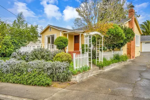 Exterior - 1007 Mountain View Ave, Petaluma, CA 94952 photo 3 of 16