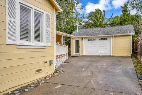 Exterior - 1007 Mountain View Ave, Petaluma, CA 94952 photo 7 of 16
