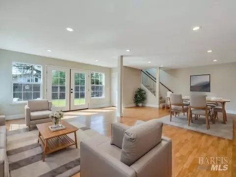 4858 Devonshire Pl, Santa Rosa, CA 95405