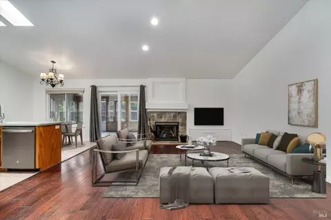 9232 Piccadilly Cir, Windsor, CA 95492 photo 3