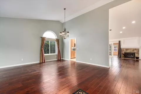9232 Piccadilly Cir, Windsor, CA 95492 photo 11