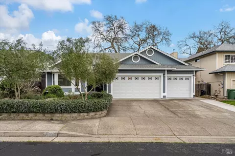 9232 Piccadilly Cir, Windsor, CA 95492