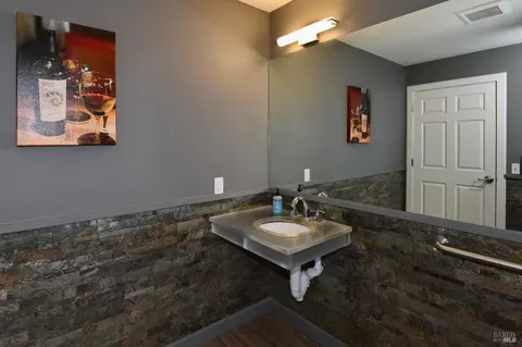 Bath - 4076 Howard Ln, Napa, CA 94558 photo 1 of 1