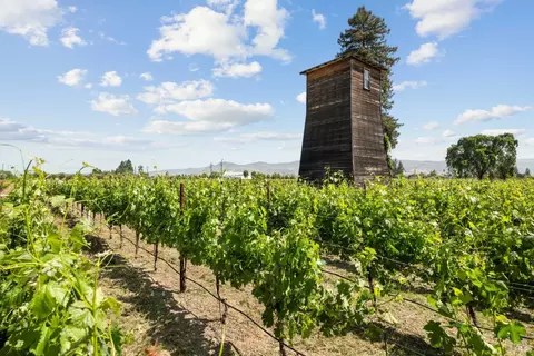 4076 Howard Ln, Napa, CA 94558
