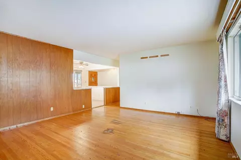 Living - 416 Ridge Ave, Vallejo, CA 94591 photo 6 of 6