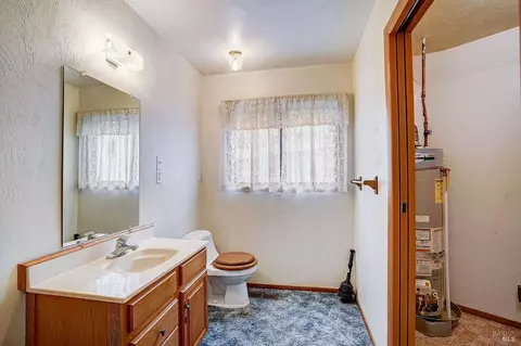Bath - 416 Ridge Ave, Vallejo, CA 94591 photo 6 of 8
