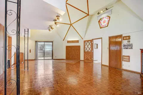 Living - 416 Ridge Ave, Vallejo, CA 94591 photo 4 of 6