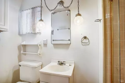 Bath - 416 Ridge Ave, Vallejo, CA 94591 photo 3 of 8