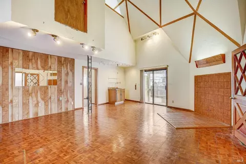 Living - 416 Ridge Ave, Vallejo, CA 94591 photo 3 of 6