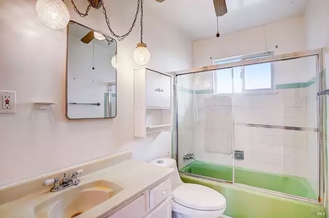Bath - 416 Ridge Ave, Vallejo, CA 94591 photo 2 of 8