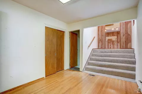 Entry Way - 416 Ridge Ave, Vallejo, CA 94591 photo 2 of 3