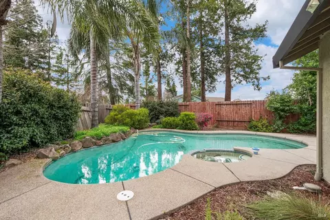 Exterior - 1365 Kirby Ct, Dixon, CA 95620 photo 15 of 16