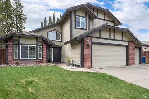 Exterior - 1365 Kirby Ct, Dixon, CA 95620 photo 5 of 16