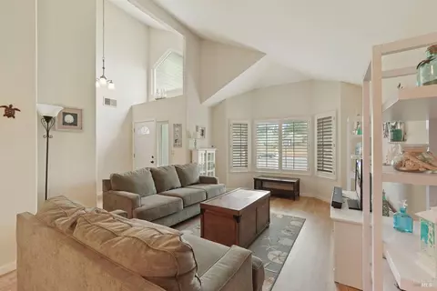 Living - 1365 Kirby Ct, Dixon, CA 95620 photo 1 of 6