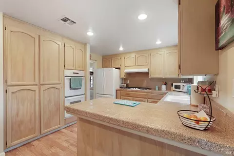 Kitchen - 1365 Kirby Ct, Dixon, CA 95620 photo 6 of 6