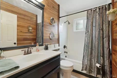 Bath - 1365 Kirby Ct, Dixon, CA 95620 photo 1 of 6