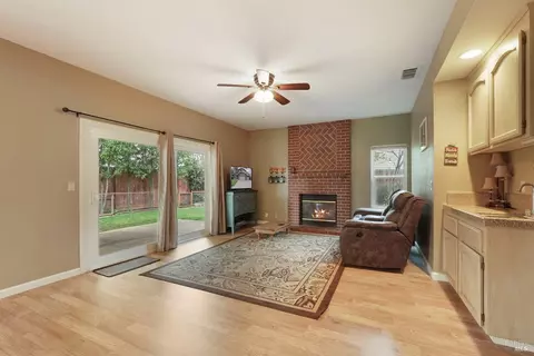 Living - 1365 Kirby Ct, Dixon, CA 95620 photo 4 of 6