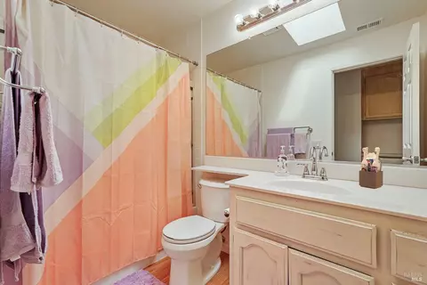 Bath - 1365 Kirby Ct, Dixon, CA 95620 photo 5 of 6