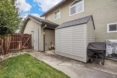 Exterior - 1365 Kirby Ct, Dixon, CA 95620 photo 11 of 16