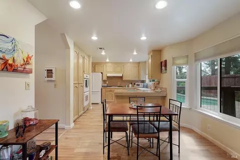 Dining - 1365 Kirby Ct, Dixon, CA 95620 photo 4 of 5