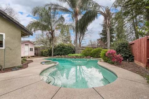 Exterior - 1365 Kirby Ct, Dixon, CA 95620 photo 13 of 16