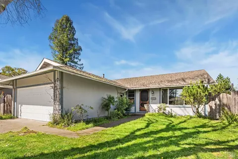 567 Lacrosse Ct N, Rohnert Park, CA 94928